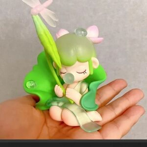 Nanci Poetic Beauty Figurine Shy Lotus 🪷